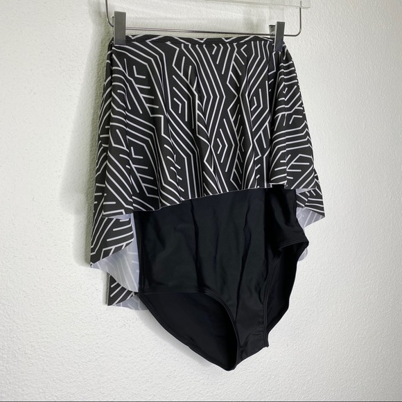 NWOT Ruffle One Piece Swimsuit - Picture 4 of 7